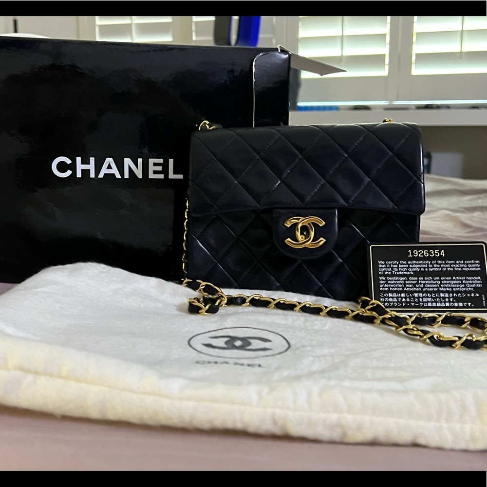 CHANEL CC 24kp Black Quilted Lambskin Mini Flap